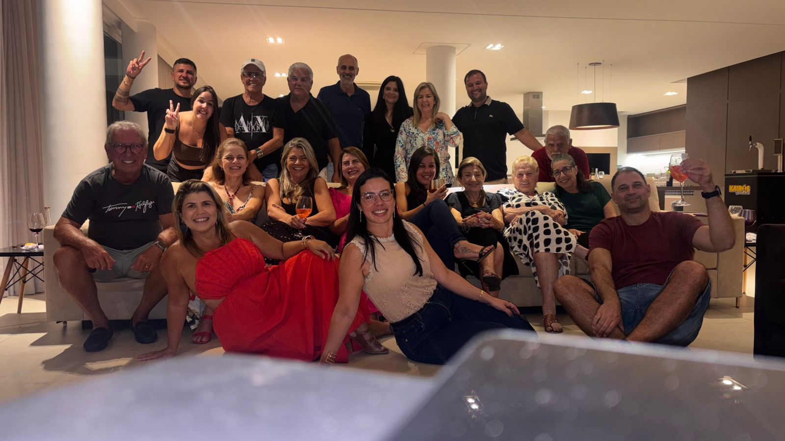 Pessoas reunidas em um encontro da Casa Krás
